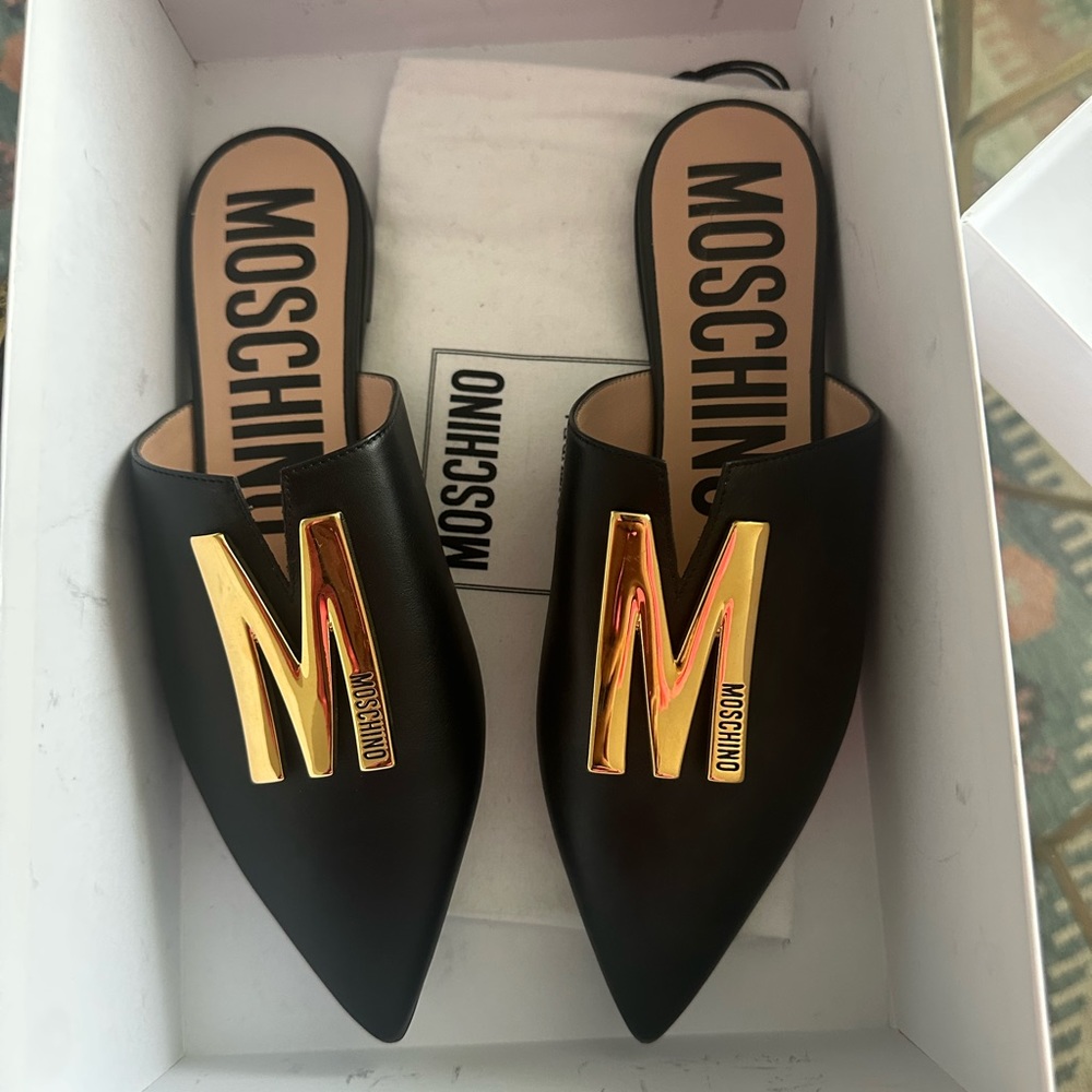 New Moschino sandals size 37 US 7